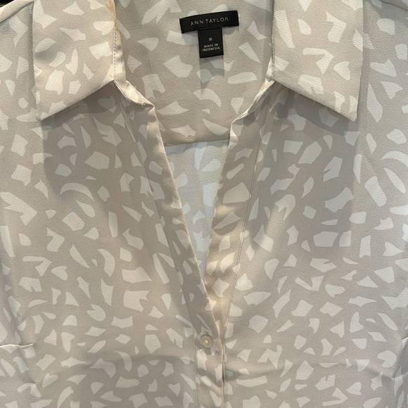 Ann Taylor button down suiting shell - Picture 2 of 4